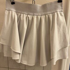 Lululemon court rival size 6 white skort